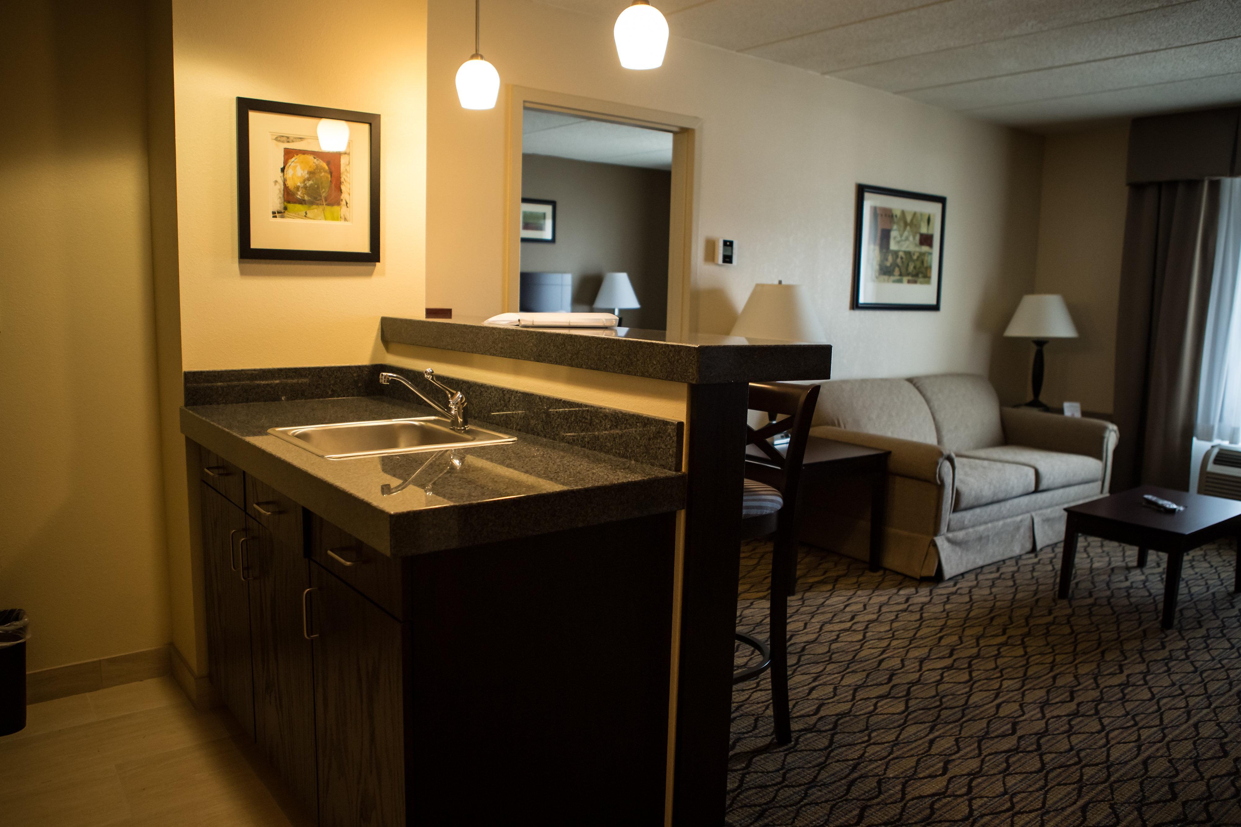 Holiday Inn Express Milford By Ihg Экстерьер фото